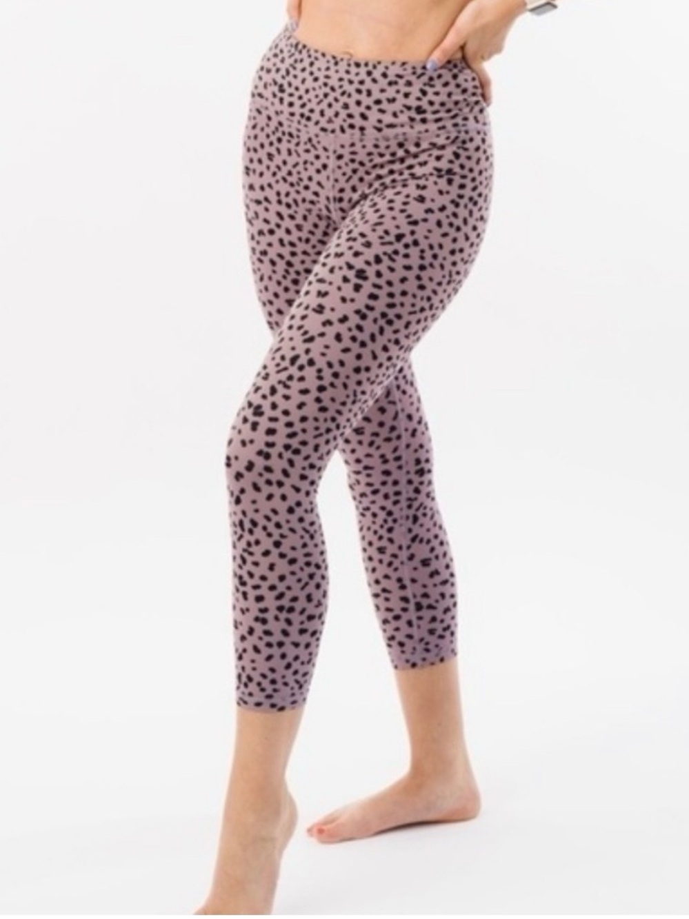 Zyia Leggings. 12. Performance wear. Leopard print. Purple. Black.